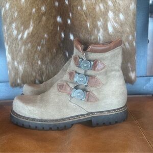 Austrian Geier Wally Suede Boots!